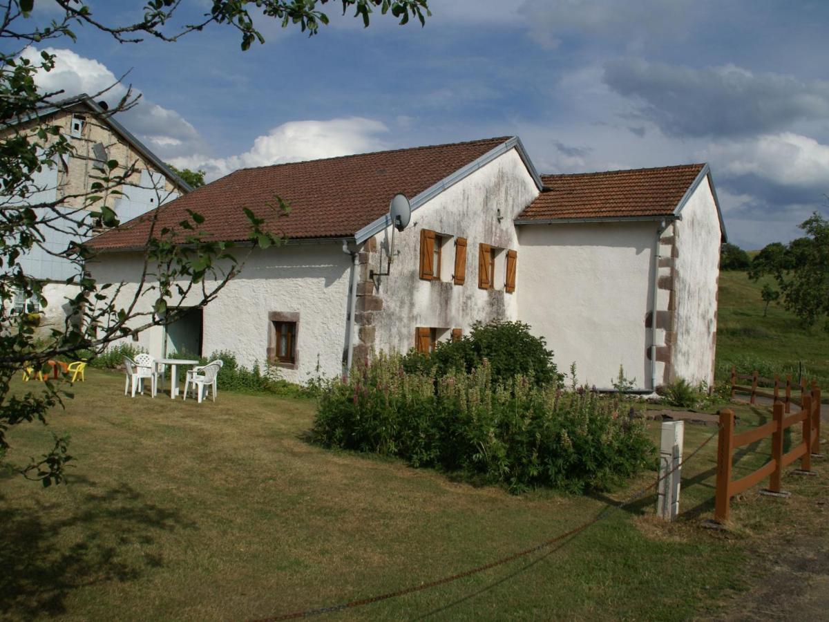 Spacious Holiday Home Near The Forest Esmoulieres المظهر الخارجي الصورة