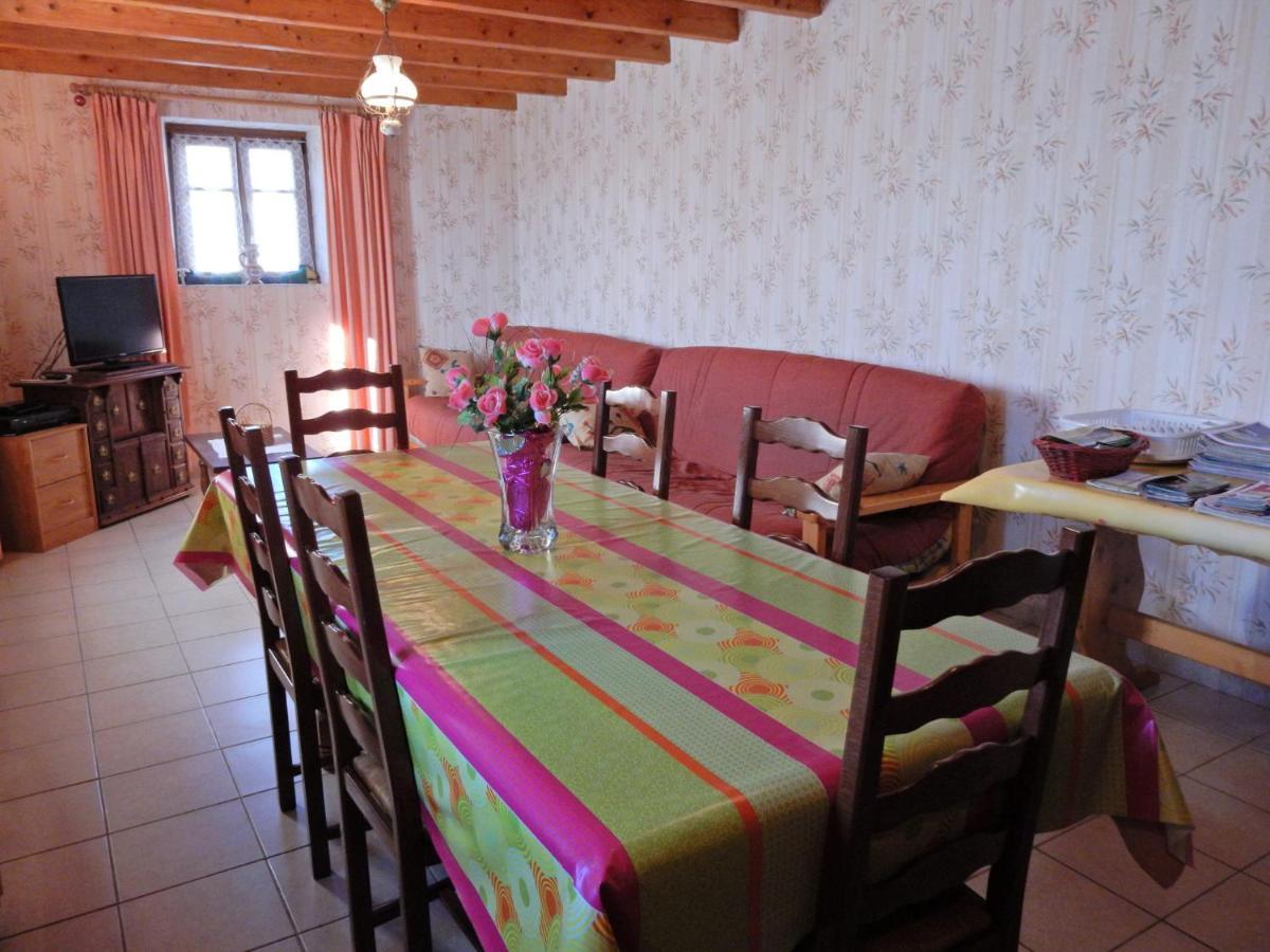 Spacious Holiday Home Near The Forest Esmoulieres المظهر الخارجي الصورة