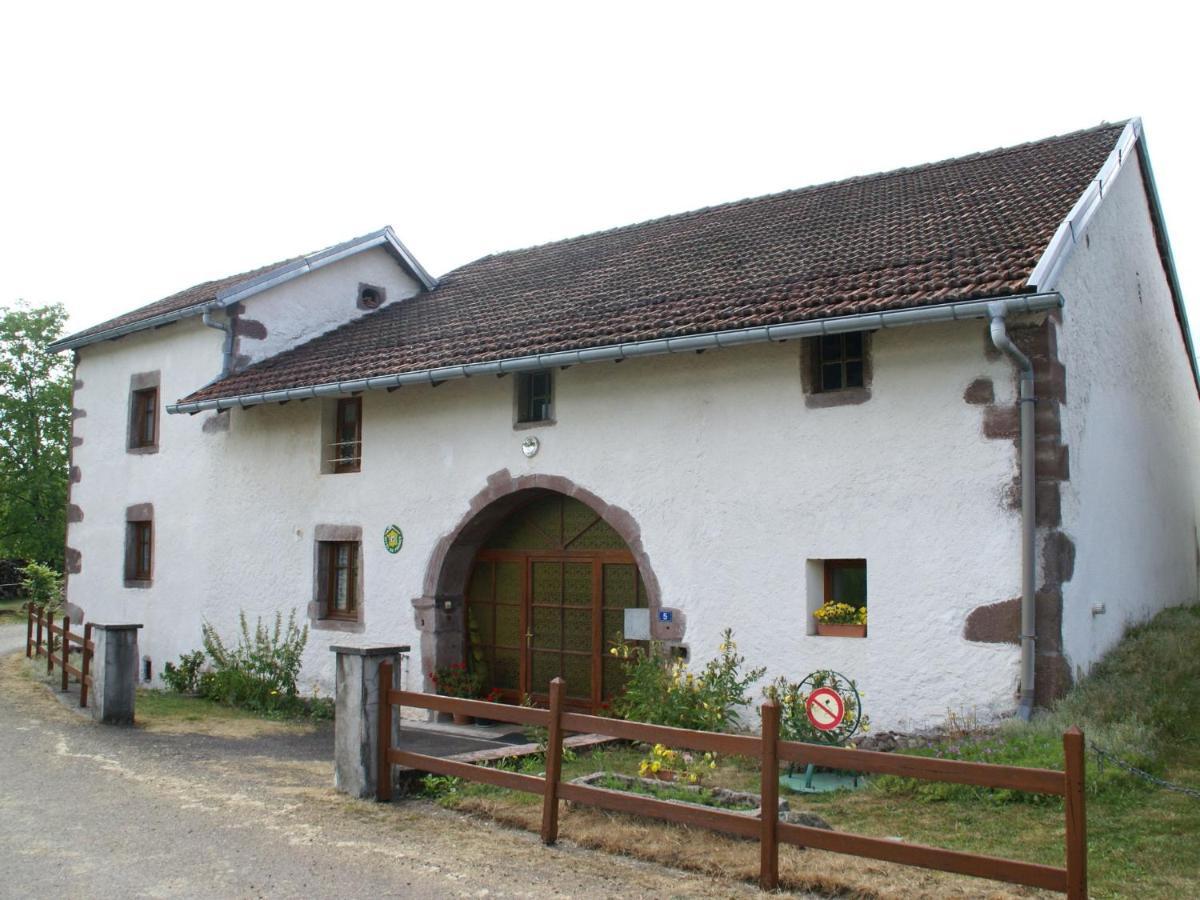 Spacious Holiday Home Near The Forest Esmoulieres الغرفة الصورة
