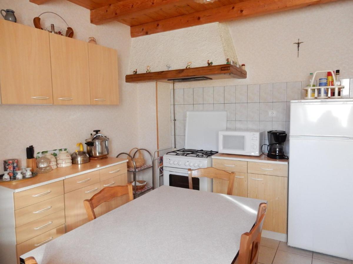 Spacious Holiday Home Near The Forest Esmoulieres الغرفة الصورة