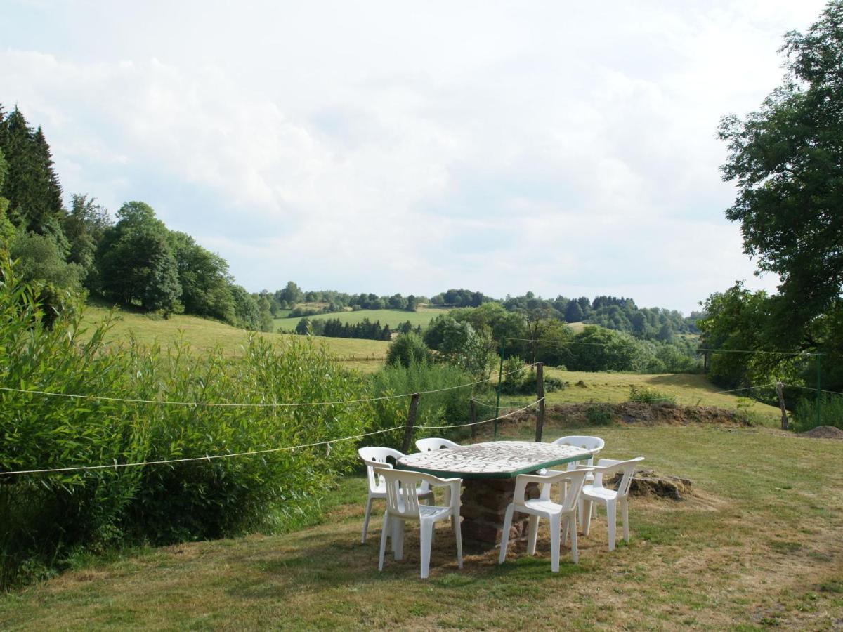 Spacious Holiday Home Near The Forest Esmoulieres الغرفة الصورة